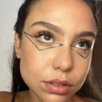 Bruna Carvalho Instagram – Uma maquiagem geométrica e muito fácil de fazer ✨🤏🏽 duvido você tentar UUHUHUHU