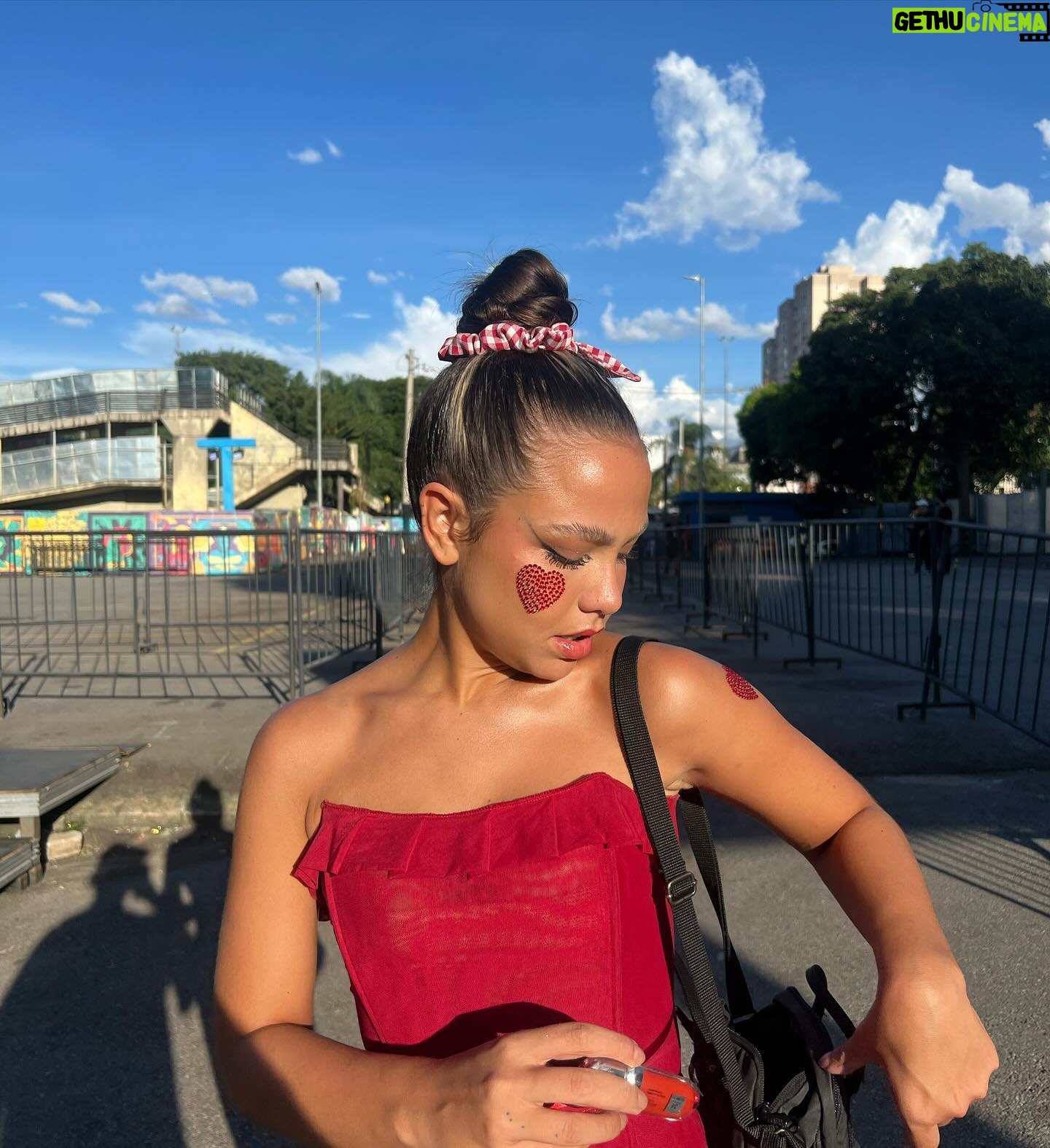 Bruna Carvalho Instagram - Eu mto bonita pra n deixar registrado no feed esse look de carnaval ♥️☺️