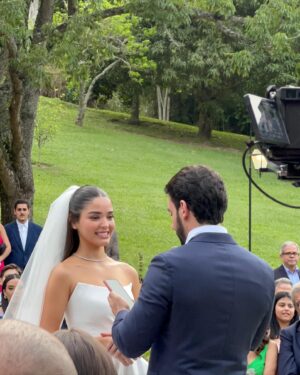 Bruna Carvalho Instagram - Ontem foi dia de casar a amiga @marjo_leite ✨ e rever os amigos q a gente ama ♥️ 

Vestido: @dress_and_go