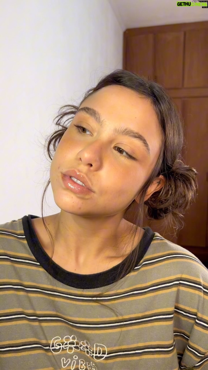 Bruna Carvalho Instagram - To achando essa internet carente de penteados 🤨🤨