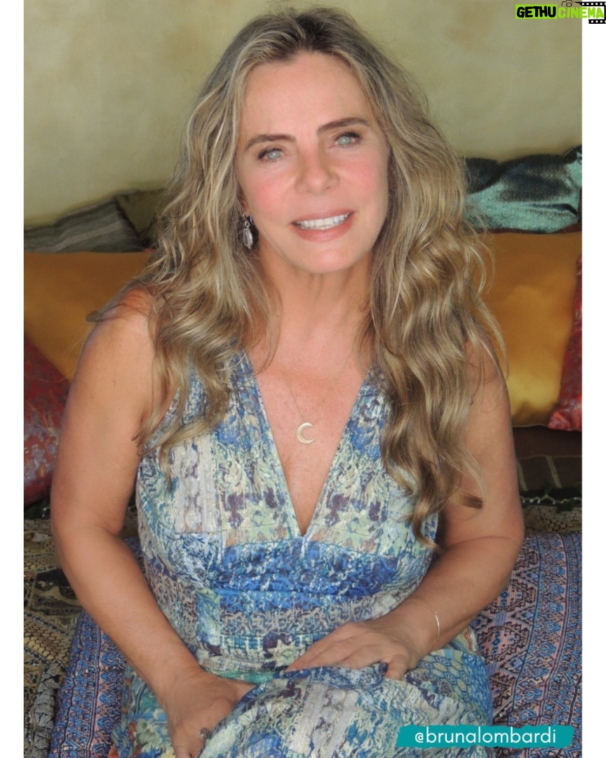 Bruna Lombardi Instagram - Precisa parar, ser obrigada a desacelerar, compreender e cuidar das nossas fragilidades é essencial. Se você se sente exausta, ouça seu corpo e respeite isso, sem cobranças. Nem sempre a gente consegue, nem sempre pode ser como queremos ou achamos que somos obrigadas. Deixa a vida fluir, go with the flow, aceite e aprenda a não lutar contra circunstâncias que não podem ser mudadas. Aproveite para equilibrar sua paz interior com o que te faz bem... #cuidado #equilibrio #paz
