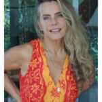 Bruna Lombardi Instagram – Hoje é o Equinócio de Outono e o Dia Internacional da Felicidade. 
Quando criei a Rede Felicidade queria que temas relevantes estivessem ao alcance de todos, porque acredito que todo mundo, independente de cor, credo, posição social tem o direito e merece ser feliz. 
Desde então a ideia se espalha cada vez mais e tenho feito muitas palestras em tantos lugares e usado minhas redes para que as pessoas vivam melhor, mais conscientes, felizes e realizados.
E agora lanço mais um livro “Manual para Corações Machucados”, que vai fazer muito bem a todos.
Amo muito vocês e amo tudo o que faço. Temos uma troca constante da melhor energia e somos cada vez mais unidos.
Um beijo imenso.❤️🧡

#brunalombardi 
#redefelicidade
#felicidade
#equinocio