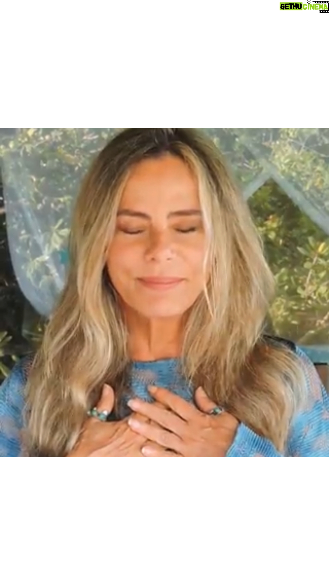 Bruna Lombardi Instagram - Super obrigada, amados e um lindo finde pra todos 🧡 #brunalombardi #redefelicidade #gratidão