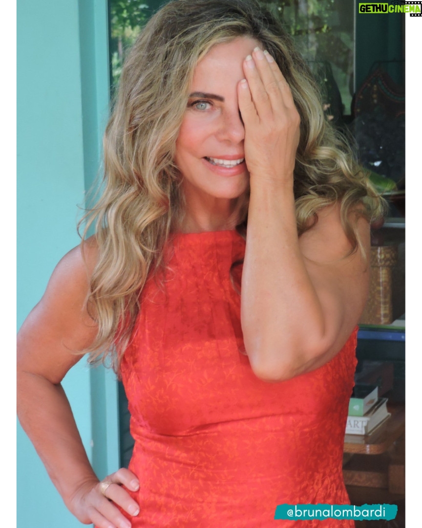 Bruna Lombardi Instagram - É importante a gente sempre olhar pra dentro e pra fora, ao mesmo tempo. E perceber tudo que está acontecendo, sem perder a conexão ❤️ Isso é uma prática de meditação ativa… Tentem fazer e me contem…