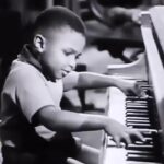 Bruna Lombardi Instagram – Paixão desperta cedo…

#paixao
#music 
#musicalidade