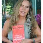 Bruna Lombardi Instagram – Vamos nos encontrar pessoalmente? Tanta gente aqui me pergunta quando e onde a gente pode se ver. Anotem aí, amados! E estou esperando cada um de vocês❤️ 

17/04 – São Paulo – Livraria da Travessa (Shopping Iguatemi – Faria Lima) às 18h.

25/04 – Rio de Janeiro – Livraria da Travessa (Shopping Leblon) às 19h.

01/05 – Salvador –  Bienal do Livro Bahia (Centro de Convenções)  na Arena Jovem às 11h.

@helianalages 
#leitura
#encontro
#livro
#autografo