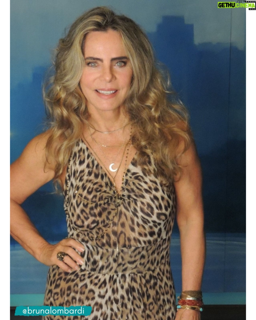 Bruna Lombardi Instagram - Bora sextar! Quem tá precisando muito desse fim de semana? Que o seu finde seja uma delícia!!!