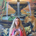Bruna Lombardi Instagram – Amados, para os cristãos hoje é um dia de reflexão e recolhimento. Existem tantas camadas na passagem da Crucificação, que podemos entender muito do que acontece até hoje. Poder, medo, corrupção, traição, o ódio da multidão e até o perdão estão representados nessa terrível passagem tão significativa para a humanidade.
O que aprendemos nesses séculos todos e o que ainda temos que aprender?