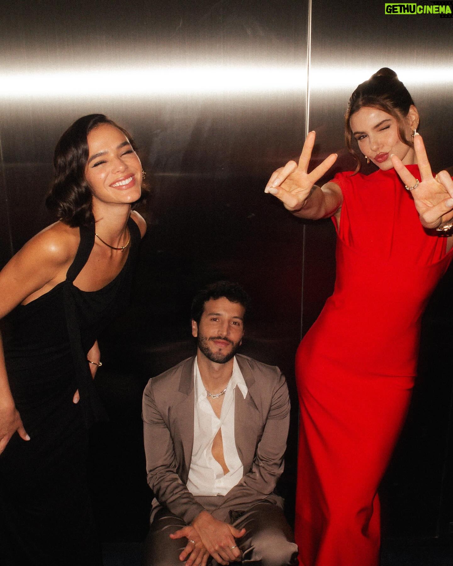 Bruna Marquezine Instagram - Tokyo nights with @tiffanyandco #TiffanyWonder #Tiffanyandco