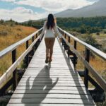 Bruna Vieira Instagram - Não poderia guardar essas paisagens lindas só no meu rolo de câmera. A viagem pro sul da Argentina foi um sonho! @brasileirosemushuaia @brasileirosemelcalafate Listinha de cidades que eu ainda quero conhecer na Patagônia: Bariloche, El Chaltén, Esquel, San Martín de los Andes e Villa La Angostura.