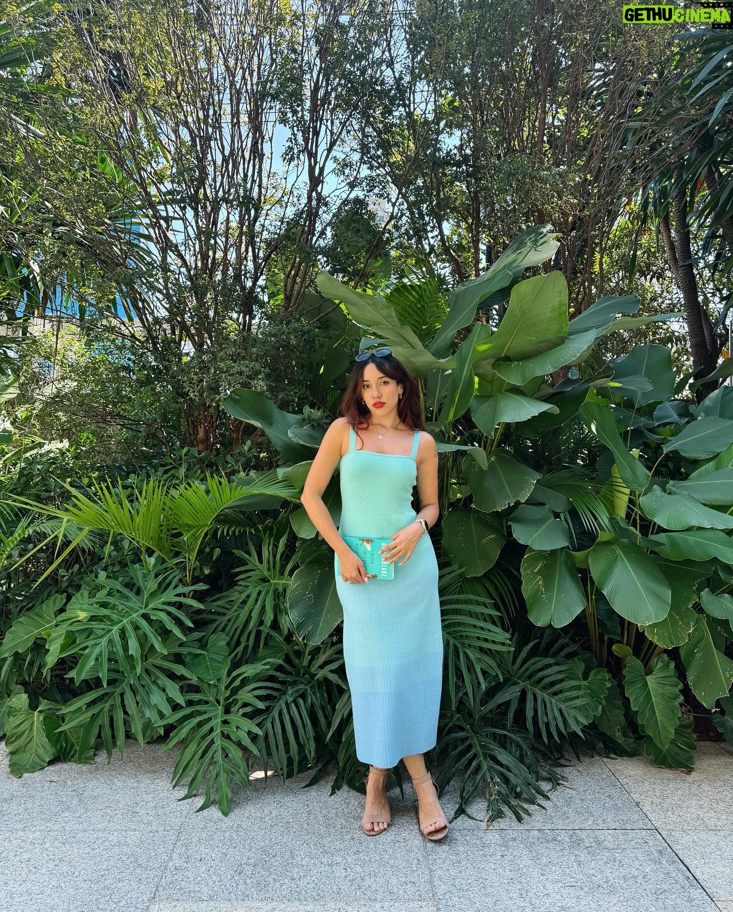 Bruna Vieira Instagram - mergulhando na piscina sem mergulhar na piscina