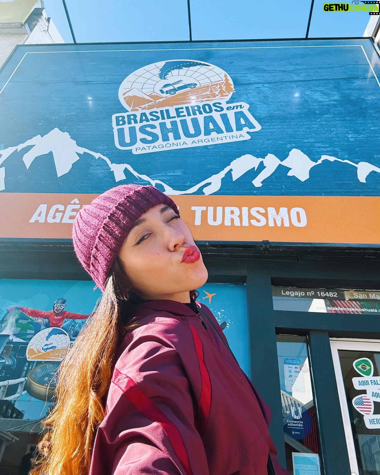 Bruna Vieira Instagram - Encerrando essa viagem com o coração inspirado e grata por ter aceitado fazer parte dessa aventura com @brasileirosemushuaia @brasileirosemelcalafate. Eu ficaria mais uns 10 dias só fazendo trilha, tirando foto das paisagens e conhecendo as mil possibilidades de turismo na Argentina. Pra quem também não gosta muito de frio extremo, vale muito a pena fazer uma viagem assim nessa época do ano.