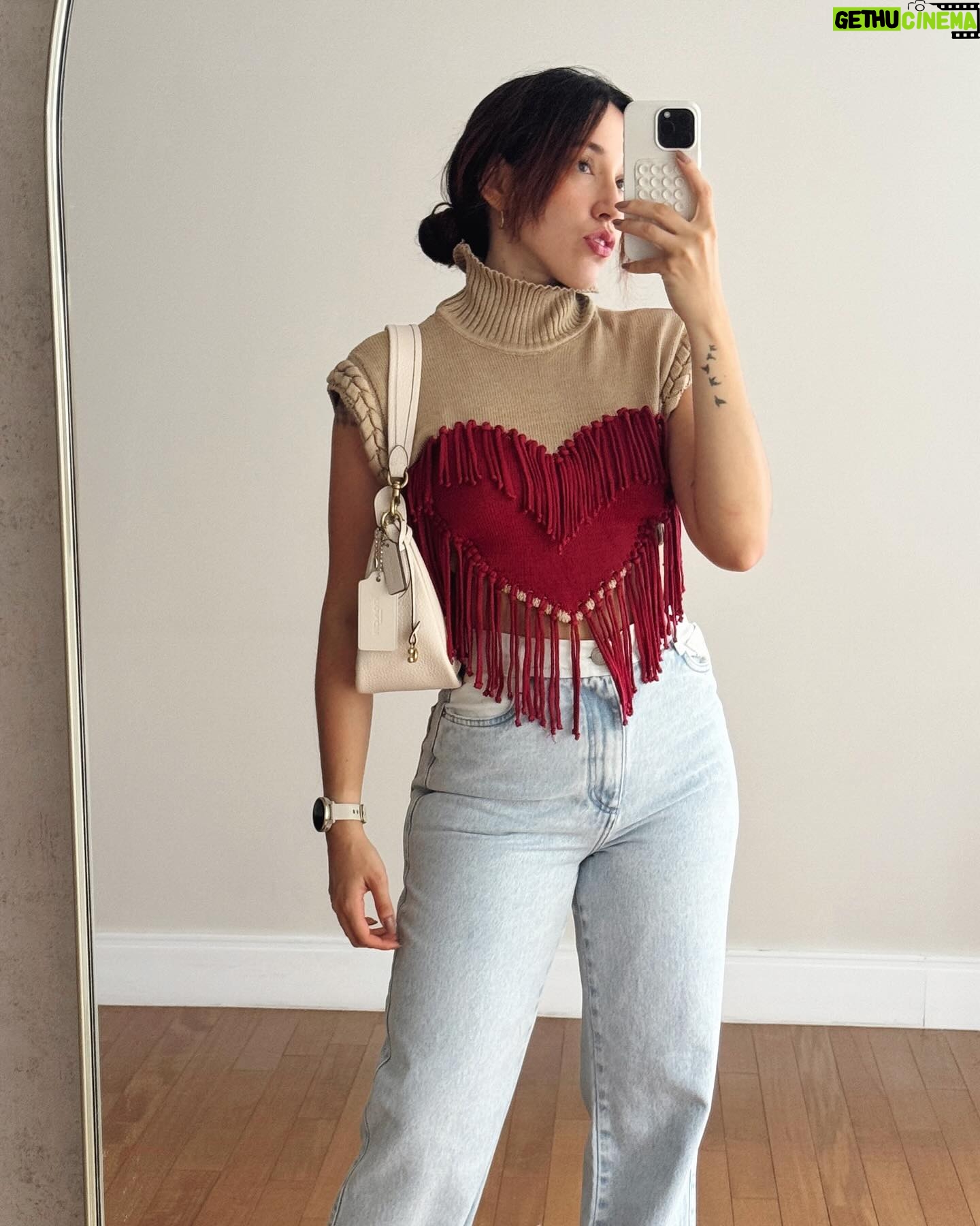Bruna Vieira Instagram - Último dia do mês e um recap dos looks que usei. Era pra ter mais casaco, mas esse outono não tá colaborando. Qual foi seu fav dessa vez? Me conta 👇🏻✨