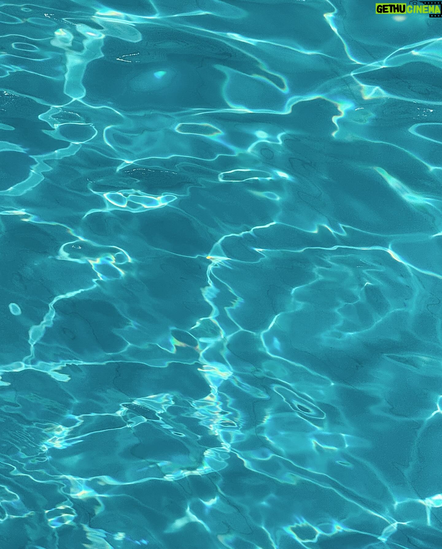 Bruna Vieira Instagram - mergulhando na piscina sem mergulhar na piscina