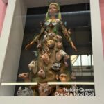 Bruna Vieira Instagram – O aniversário da nossa boneca favorita tá quase chegando e eu tô empolgada pra mostrar os bastidores do lugar lá na Califórnia em que ela é desenvolvida. Spoiler, tá? Uma sequência da viagem com @barbie! 🥹🎀✨✈️ #Barbie65 #BarbieLatam