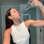 Bruna Vieira Instagram - toda vez que você hidratar a pele beber um garrafão de água em seguida way of life 💦💦💦💦
