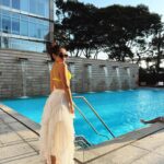 Bruna Vieira Instagram – bem feliz na piscina do hotel agindo como se todo dia fosse o meu aniversário etc (em breve será anota aí 18 de maio)