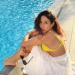 Bruna Vieira Instagram – bem feliz na piscina do hotel agindo como se todo dia fosse o meu aniversário etc (em breve será anota aí 18 de maio)
