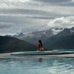 Bruna Vieira Instagram - A combinação perfeita: água beeeem quentinha e o vento das montanhas. Nem preciso dizer meu signo pra falar que quando consigo separo uma manhã ou tarde da viagem pra conhecer um SPA na região, né?! Olha essa vista, gente! 😨🗻❄️🇦🇷