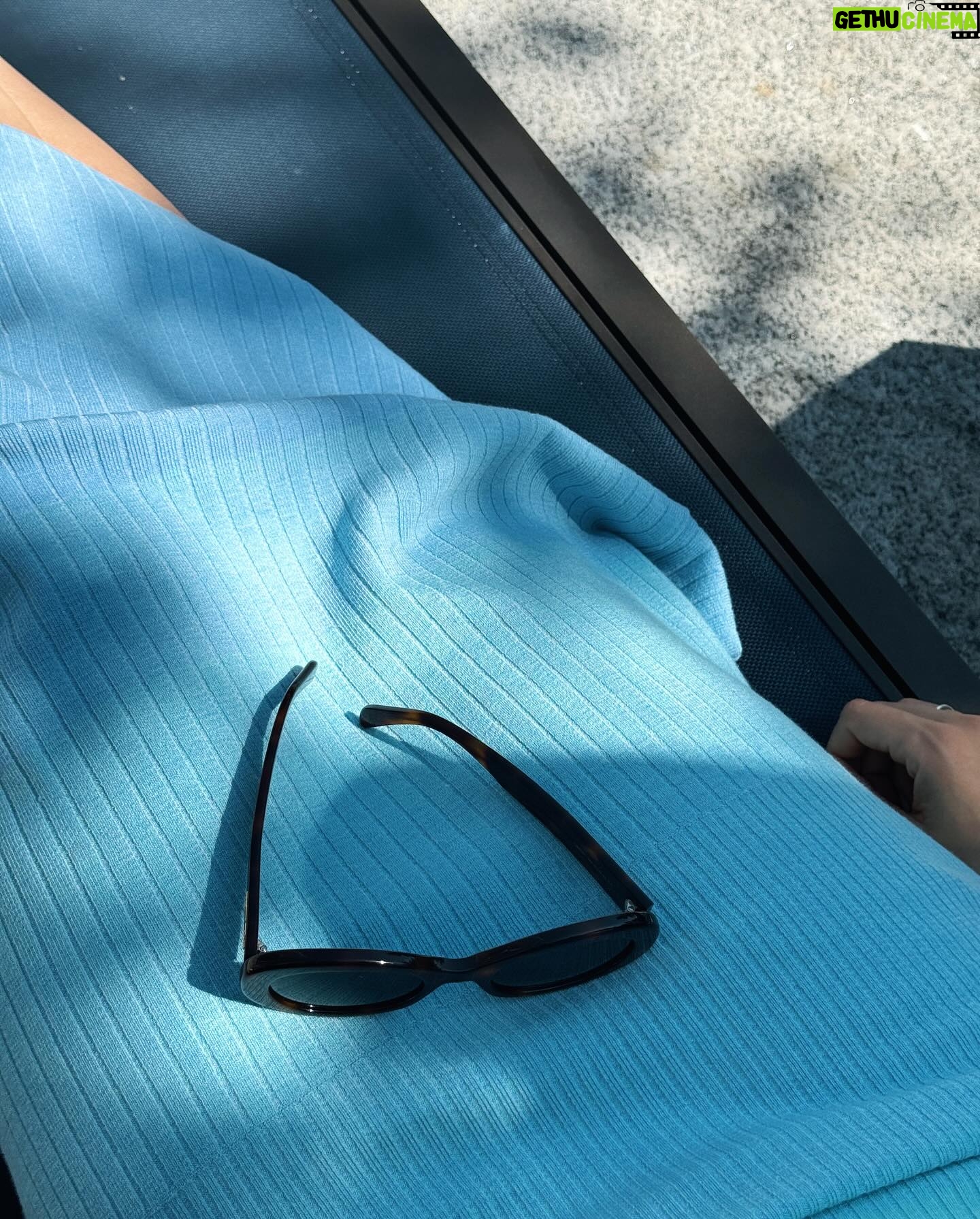 Bruna Vieira Instagram - mergulhando na piscina sem mergulhar na piscina