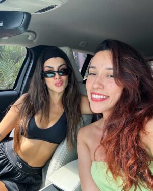 Bruna Vieira Instagram - Essas vão pro álbum da família porque pra mim vocês são família @gabesimas @marcelooklein. Obrigada pelo dia delícia nessa casa linda que transborda amor e afeto em cada detalhe (até na *******)