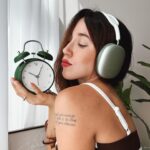 Bruna Vieira Instagram - Bom dia com as fotos que fiz pra capa do nosso podcast. No grupinho fechado (link tá no meu perfil) vocês votaram na favorita e ela já tá no ar lá no @spotifybrasil 🌿✨🎙️🍋⏳