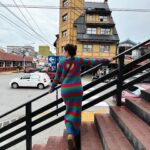 Bruna Vieira Instagram - E aí, coração no busto ou nas costas? Queria levar cor pro frio e esse quase 🌈 me fez feliz