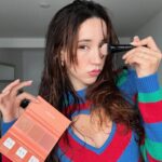Bruna Vieira Instagram - E aí, coração no busto ou nas costas? Queria levar cor pro frio e esse quase 🌈 me fez feliz