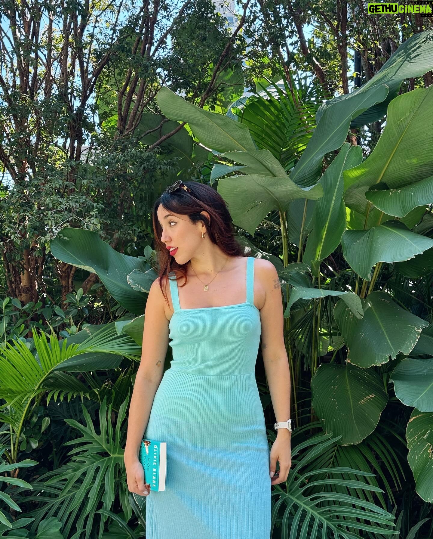 Bruna Vieira Instagram - mergulhando na piscina sem mergulhar na piscina