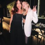Bruna Vieira Instagram - Reparem que nessa primeira foto rola um degradê de cabelos do castanho pro loiro. Encontros bons no aniversário da @marianazanin 🪩💫