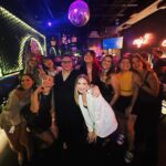 Bruna Vieira Instagram – Reparem que nessa primeira foto rola um degradê de cabelos do castanho pro loiro. Encontros bons no aniversário da @marianazanin 🪩💫