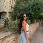 Buçe Buse Kahraman Instagram - 🌷”bir çiçek duruyordu, orda, bir yerde, bir yanlışı düzeltircesine açmış”🌷
