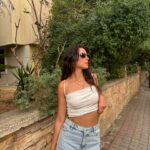 Buçe Buse Kahraman Instagram - 🌷”bir çiçek duruyordu, orda, bir yerde, bir yanlışı düzeltircesine açmış”🌷