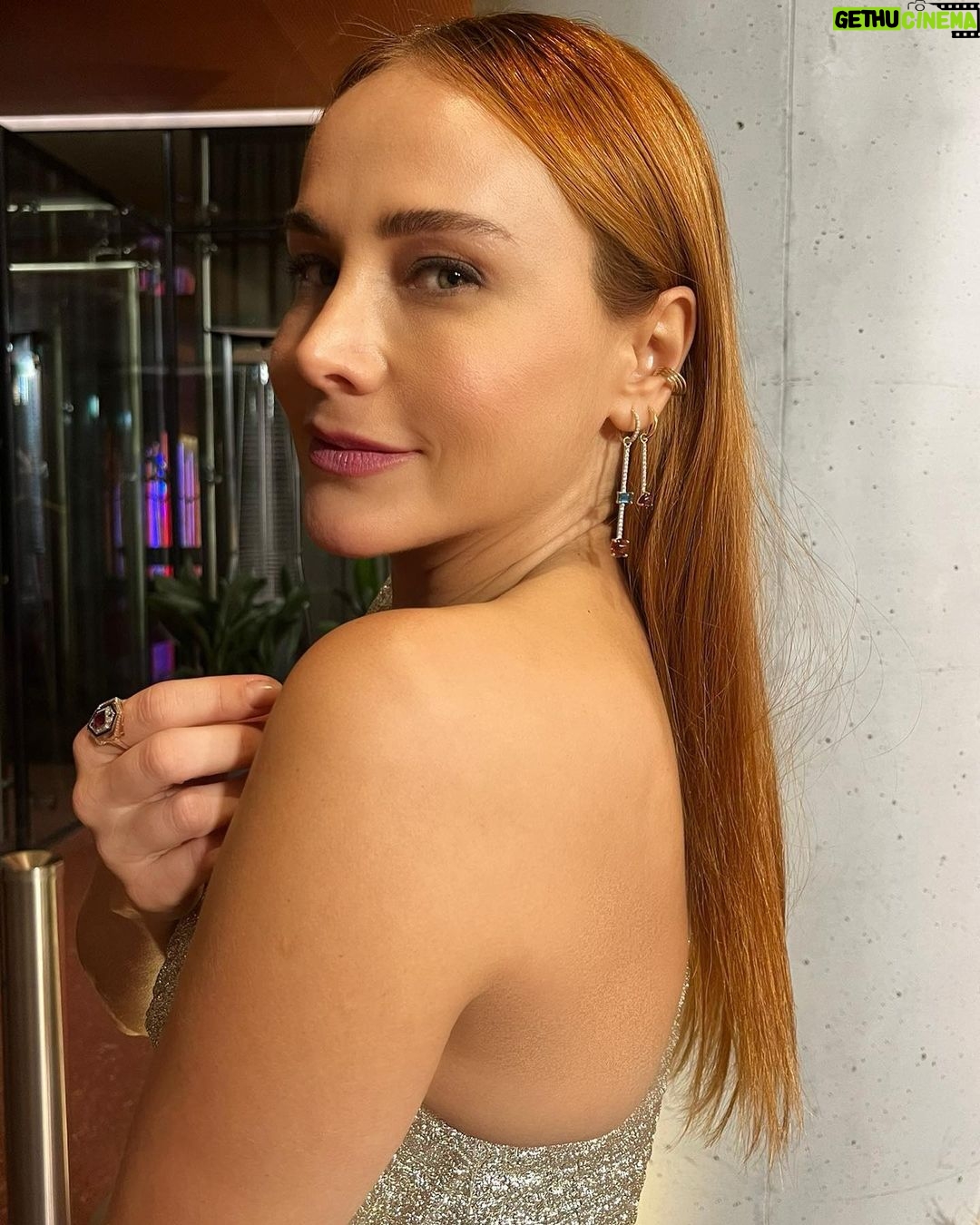 Burçin Terzioğlu Instagram - Biraz eğlenmiş olabilirim dün gece birazz😎:-)