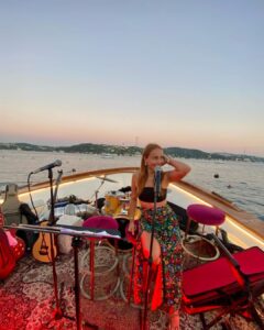 Burçin Terzioğlu Instagram - Sahane bir aksam. Goose on the water 🧡