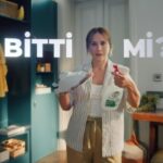 Burçin Terzioğlu Instagram - Cif Konsantre reklam filmimiz yayında ☺️ Tak - Çevir - Salla, spreyini yeniden doldur! @cifturkiye #cifkonsantre #reklam
