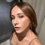 Burçin Terzioğlu Instagram - 🤎🤎🤎 @asligularslanalp 🤍 Maria Lucia Lohan @vakko @melisgoraljewelry #reklam