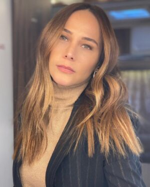 Burçin Terzioğlu Instagram - Set,karavan,ezber,vantuz.... 🧡#hükümsüz 
3. Bölüm @exxen ‘de yayında