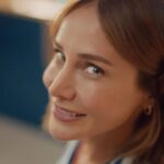 Burçin Terzioğlu Instagram - Cif Konsantre reklam filmimiz yayında☺️ Hem pratik hem sürdürülebilir bir temizlik için Tak - Çevir - Salla! @cifturkiye #cifkonsantre #reklam