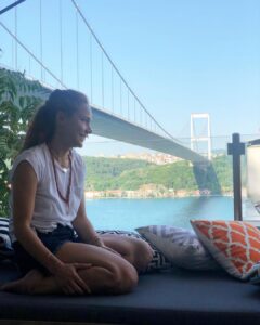 Burçin Terzioğlu Instagram - Aşk ile bak💫