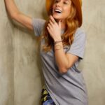 Burçin Terzioğlu Instagram - Bazen bir gülücük yeter. Çok zor değil. Sahane bir gün olsun😁
