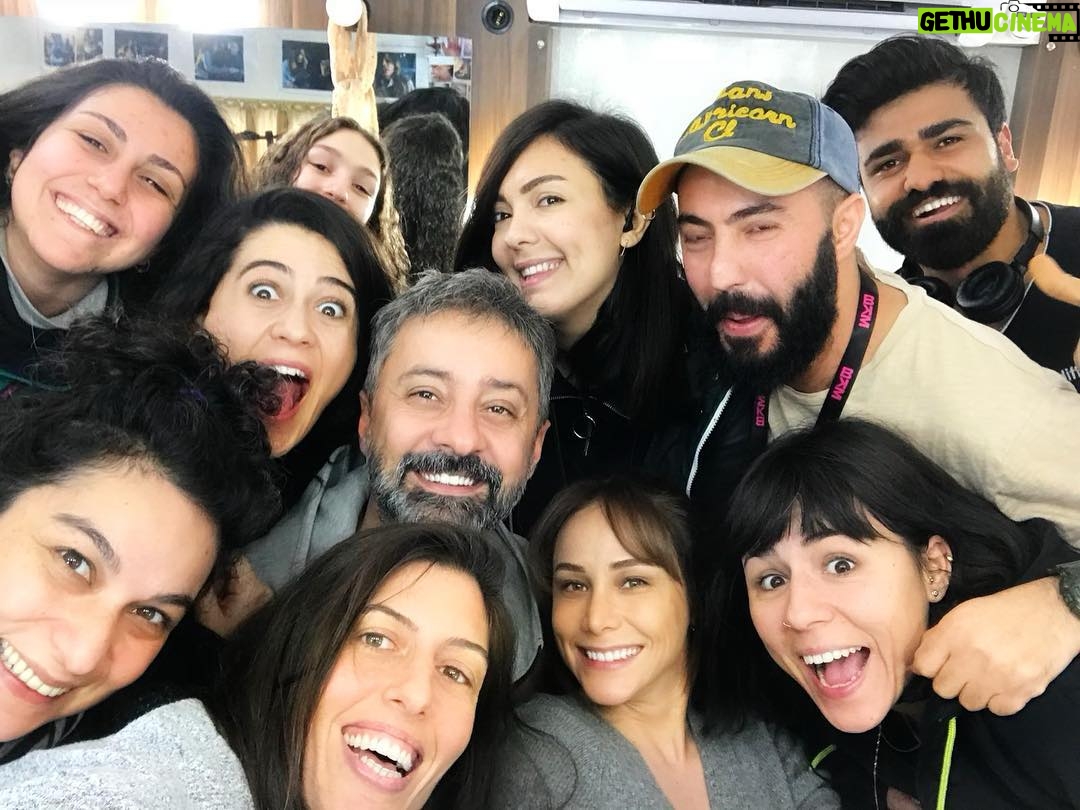 Burçin Terzioğlu Instagram - Ve son gun👊🏻 #güzelliğinportresi #setkafası
