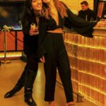 Burçin Terzioğlu Instagram - #walkersbar 💫 @sinemgurleyuk 💛 Walkers Bar