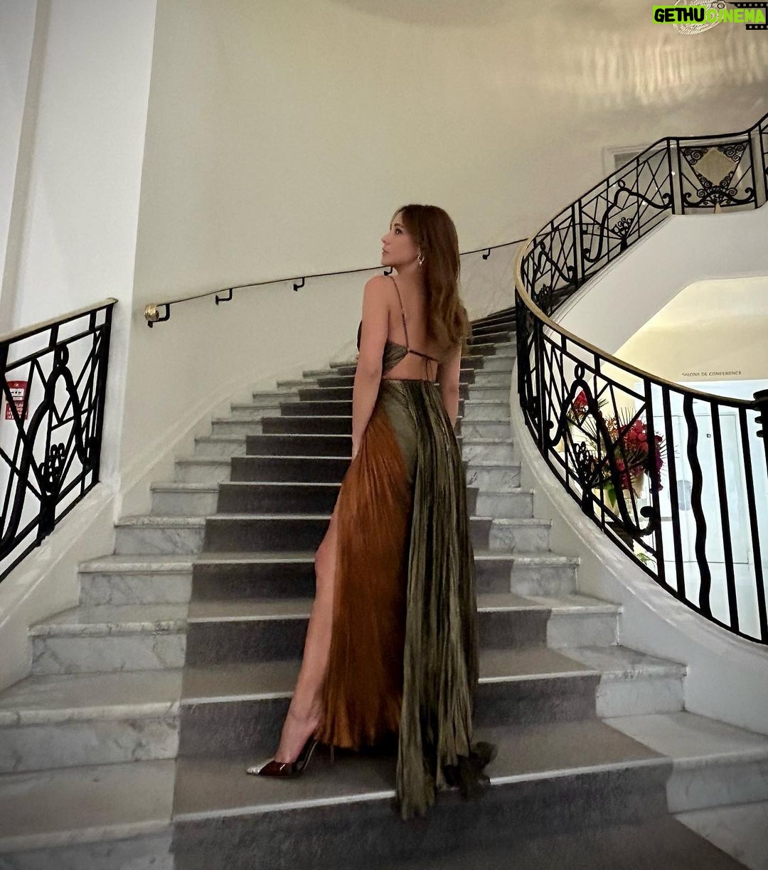 Burçin Terzioğlu Instagram - 🤎🤎🤎 @asligularslanalp 🤍 Maria Lucia Lohan @vakko @melisgoraljewelry #reklam