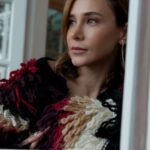 Burçin Terzioğlu Instagram - Canım @hakangence ile güzel bir sohbet gerçekleştirdik ve @muhsinakgunofficial tabi ki yanımızdaydı. Çünkü onlar benim uğurum🤎 Çok sevdiğim @yozbudun bize ofisini açtı ve kahve keyfimize ortak oldu.🤎 Tabi ki her zamanki gibi beni benden iyi tanıyan dostlarım @iremtumerarslan ve @fatosacaralpdundar ordalardı🤎 Teşekkürler #hürriyetpazar