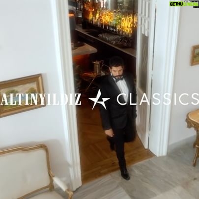 Burak Özçivit Instagram - Smokin bizim işimiz… 🤵🏻♂️ @altinyildizclassics @erdemtnr @enishabif