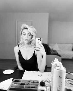Burcu Binici Instagram - 🖤