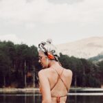 Burcu Binici Instagram – “Garip bir Ağustos tadı damaklarımda
Hiç yaz gibi değil bu mevsim.
Yaz, ben gibi değil.
Ya Ağustoslar bozuldu,
Ya ağzımın tadı!..”
#edipcansever