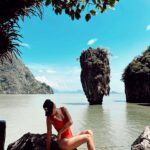 Burcu Binici Instagram - Hayat, konfor alanınızın dışında başlar. -Neale Donald Walsch