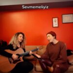 Burcu Güneş Instagram – Kahve buluşmamızda “Sevmemeliyiz” mırıldanalım dedik. 8 Mart Dünya Kadınlar Günü’ne doğru bizden size küçük bir armağan. 🖤🦇🌹